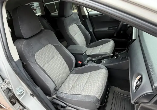 TOYOTA Auris Hybrid 135 Premium