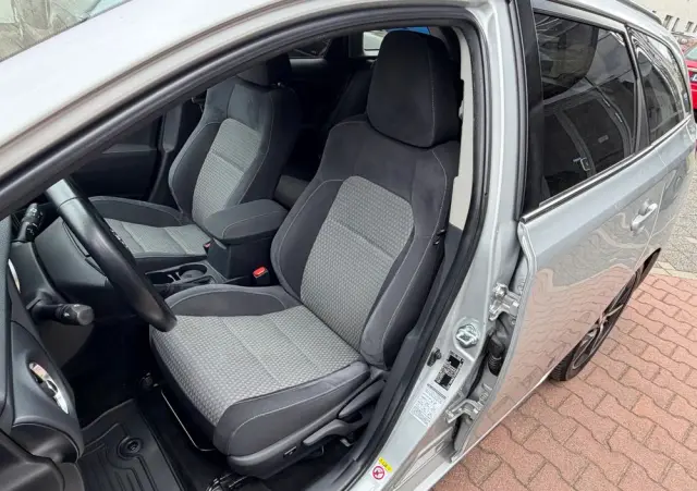 TOYOTA Auris Hybrid 135 Premium