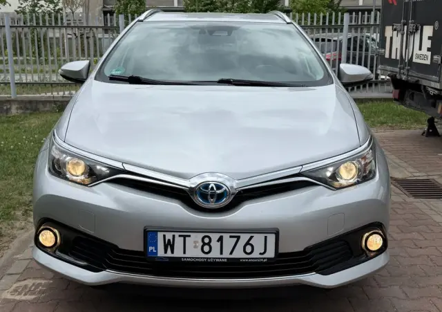 TOYOTA Auris Hybrid 135 Premium