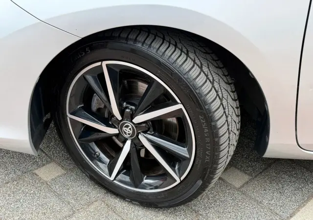 TOYOTA Auris Hybrid 135 Premium