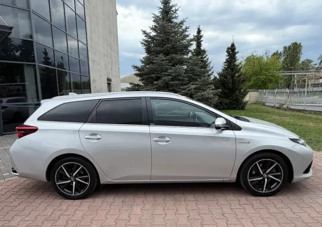 TOYOTA Auris Hybrid 135 Premium