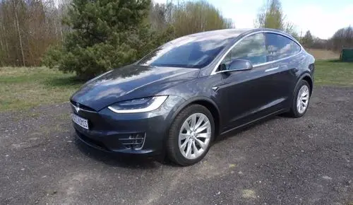 TESLA X 