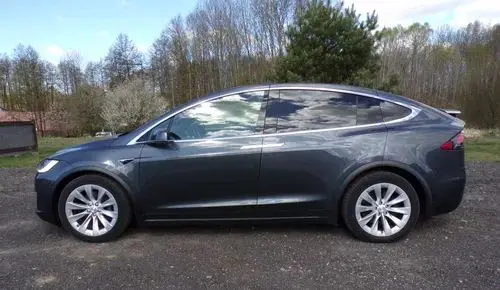 TESLA X 
