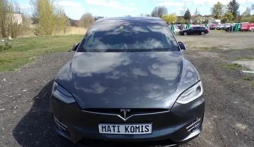 TESLA X 