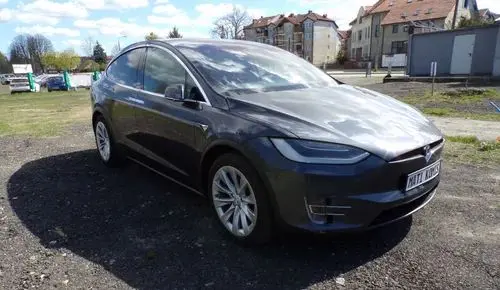 TESLA X 
