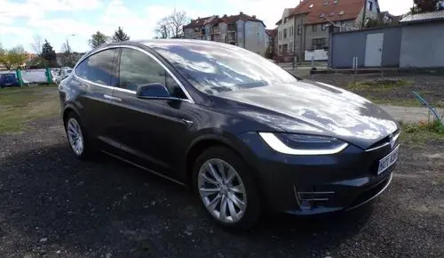 TESLA X 