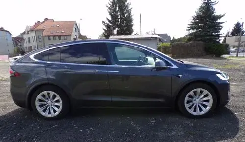 TESLA X 