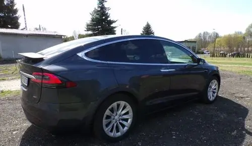 TESLA X 