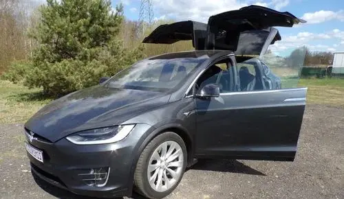 TESLA X 
