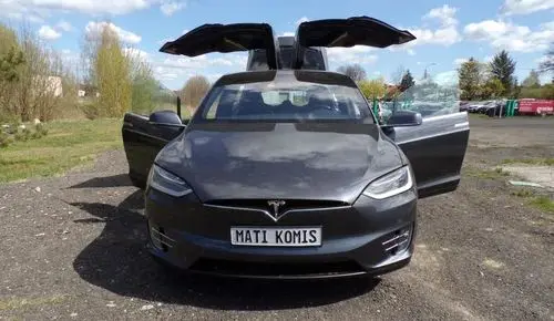 TESLA X 