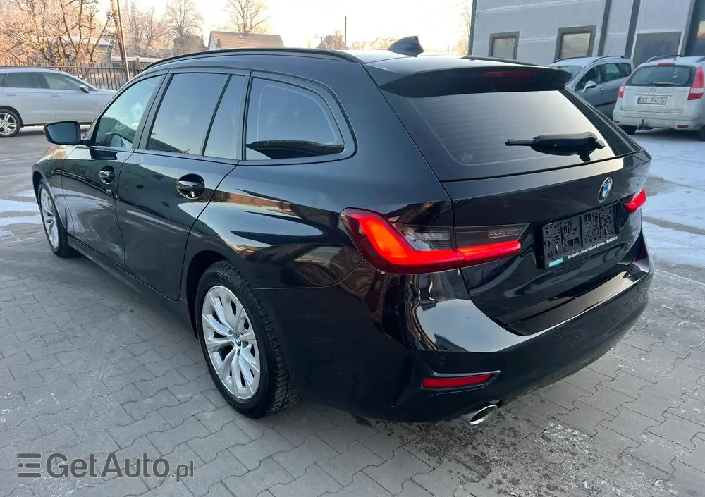 BMW Seria 3 320d xDrive Edition M Sport Shadow