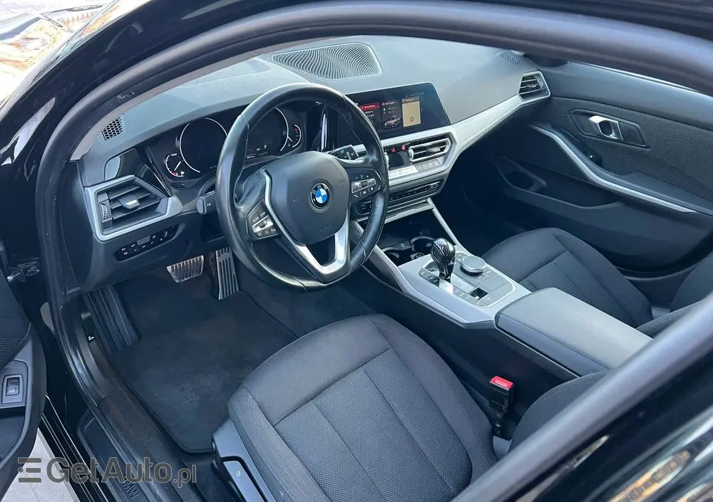 BMW Seria 3 320d xDrive Edition M Sport Shadow