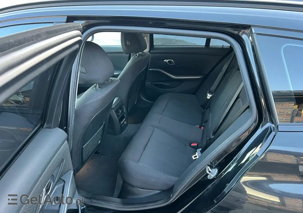 BMW Seria 3 320d xDrive Edition M Sport Shadow