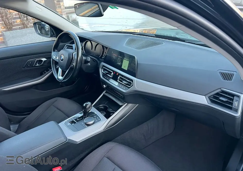 BMW Seria 3 320d xDrive Edition M Sport Shadow