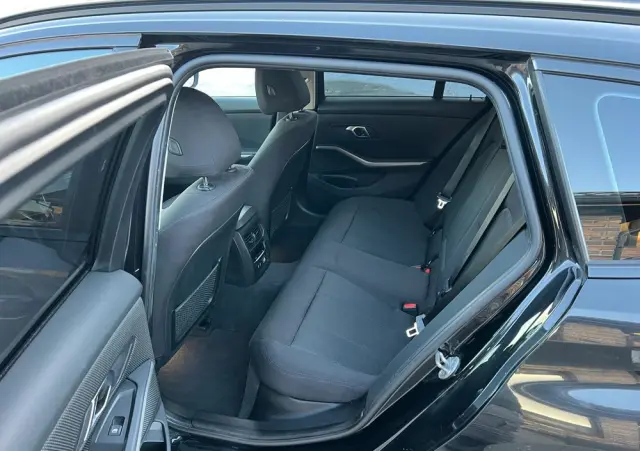 BMW Seria 3 320d xDrive Edition M Sport Shadow