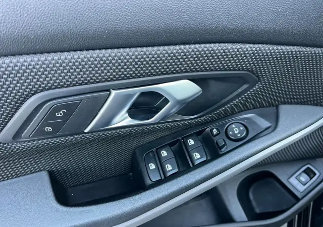 BMW Seria 3 320d xDrive Edition M Sport Shadow