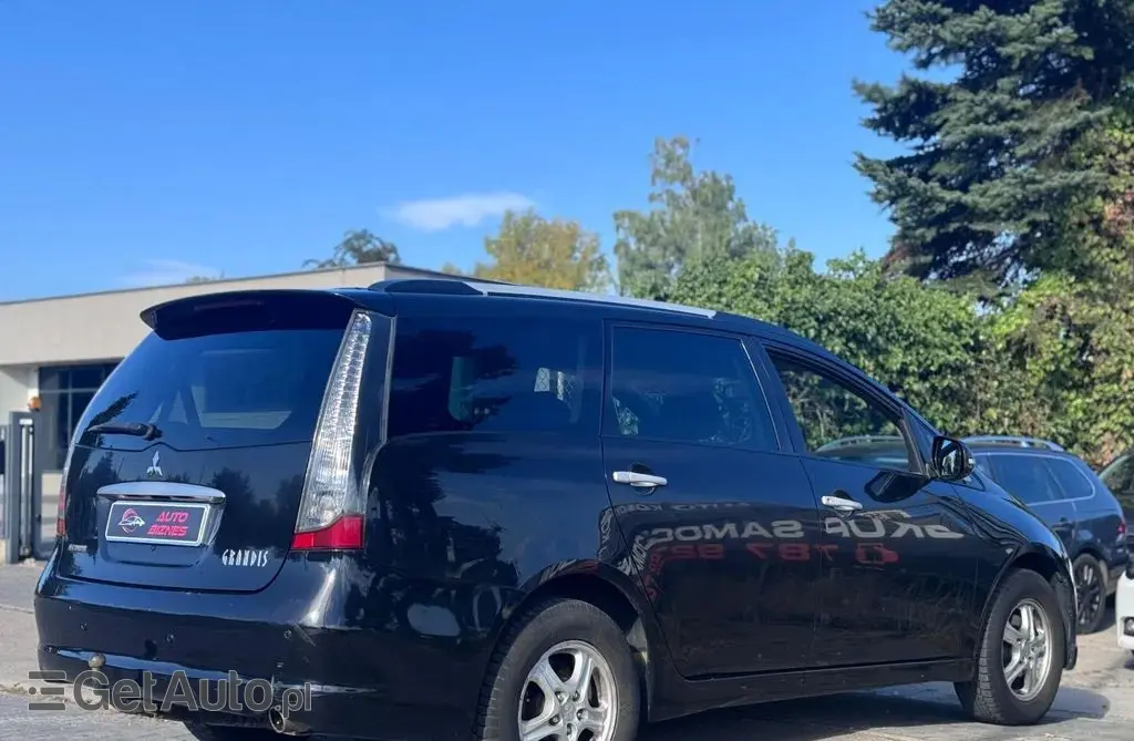 MITSUBISHI Grandis 