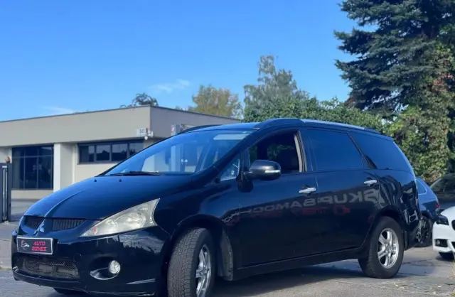 MITSUBISHI Grandis 