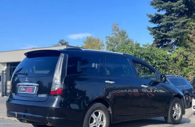 MITSUBISHI Grandis 