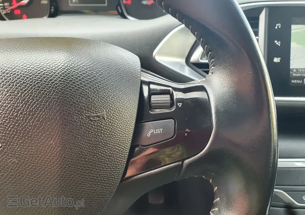 PEUGEOT 308 BlueHDi 130 Stop & Start Allure Business-Paket