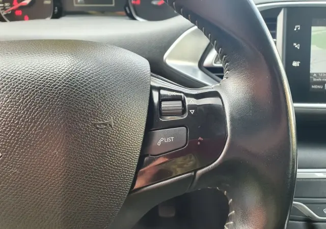 PEUGEOT 308 BlueHDi 130 Stop & Start Allure Business-Paket