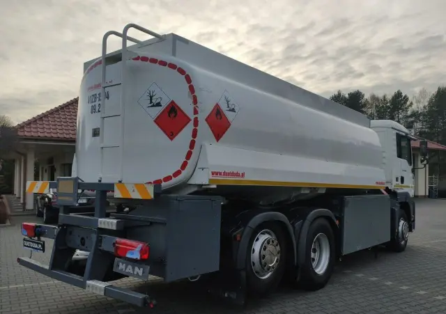 MAN TGA 26.310 Autocysterna z Dystrybucją 