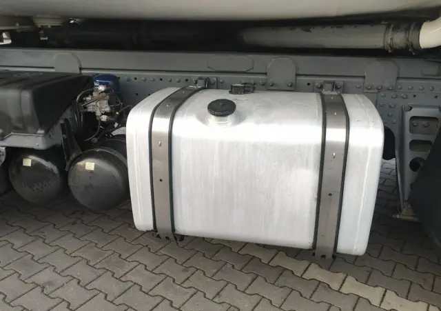 MAN TGA 26.310 Autocysterna z Dystrybucją 