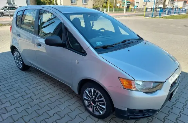 MITSUBISHI Colt 