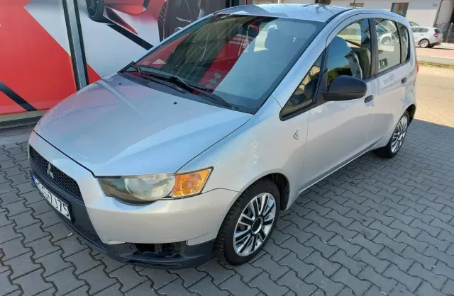 MITSUBISHI Colt 