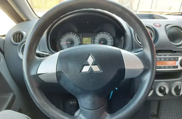 MITSUBISHI Colt 