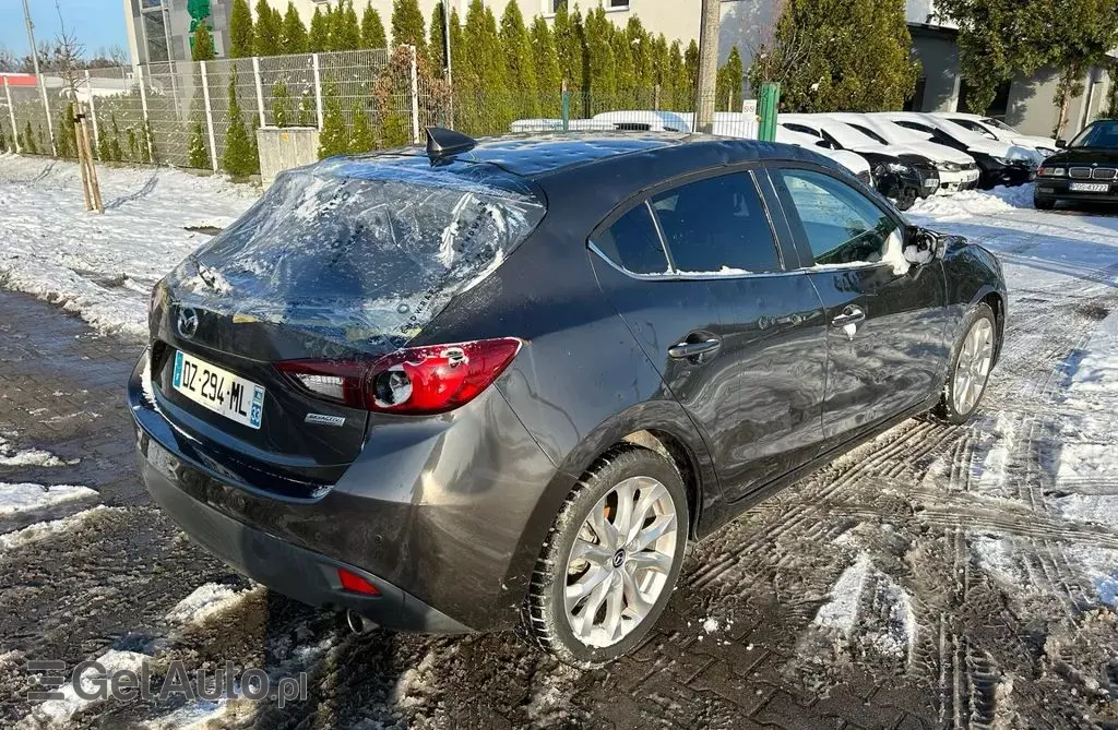 MAZDA 3 