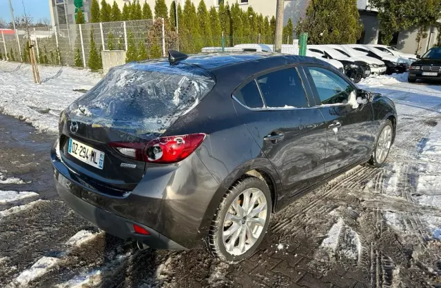 MAZDA 3 
