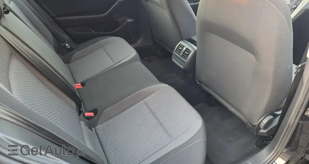 VOLKSWAGEN Passat 1.6 TDI SCR DSG Business