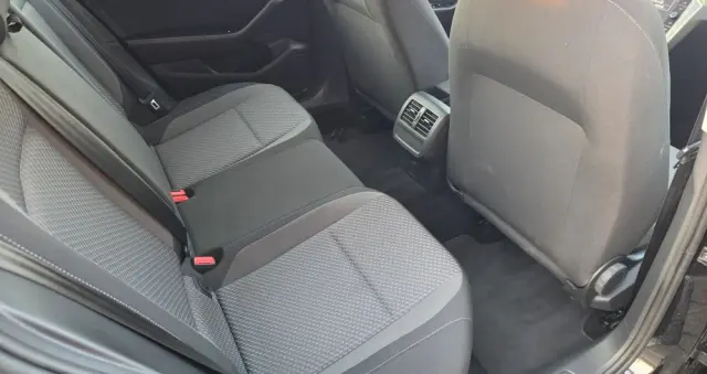 VOLKSWAGEN Passat 1.6 TDI SCR DSG Business