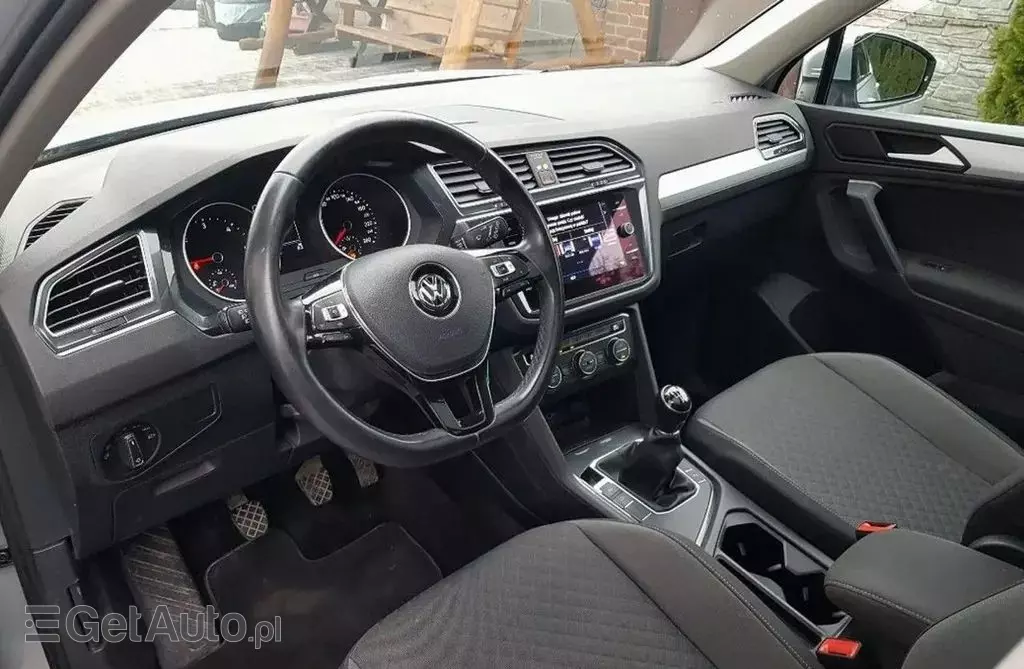 VOLKSWAGEN Tiguan 