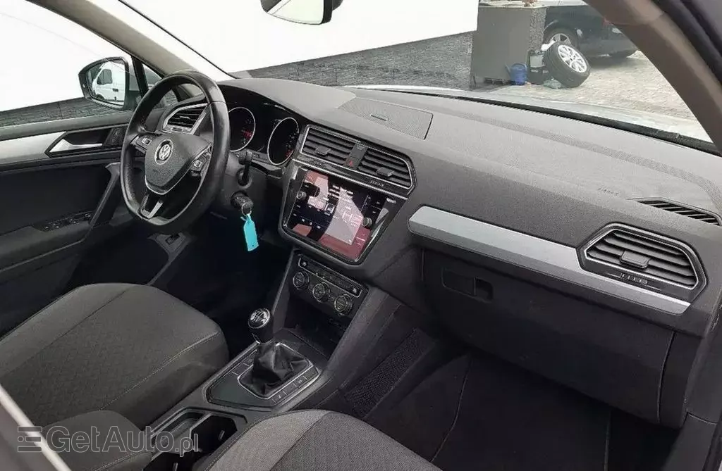 VOLKSWAGEN Tiguan 