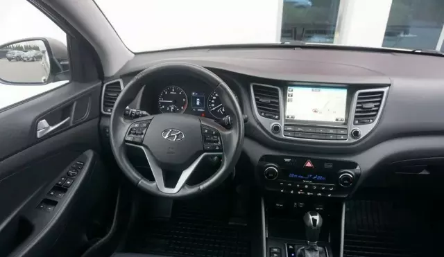 HYUNDAI Tucson 