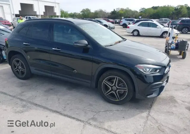 MERCEDES-BENZ GLA 250 4-Matic Progressive