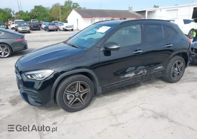 MERCEDES-BENZ GLA 250 4-Matic Progressive