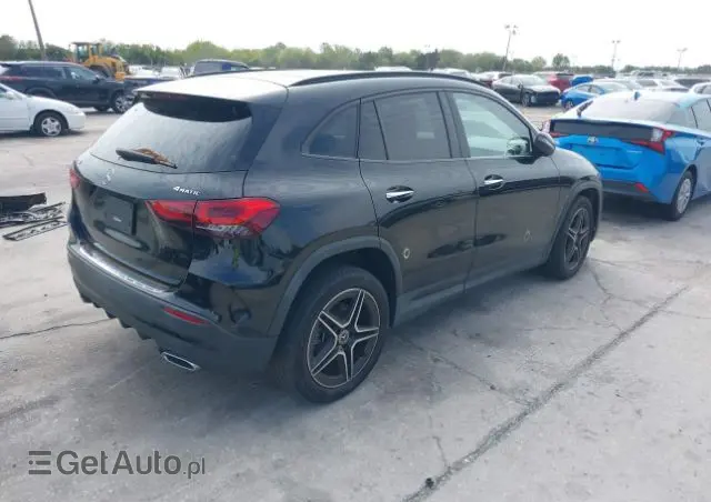 MERCEDES-BENZ GLA 250 4-Matic Progressive