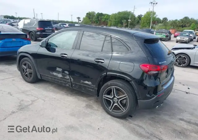 MERCEDES-BENZ GLA 250 4-Matic Progressive