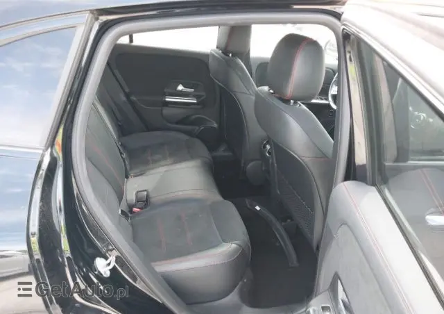 MERCEDES-BENZ GLA 250 4-Matic Progressive