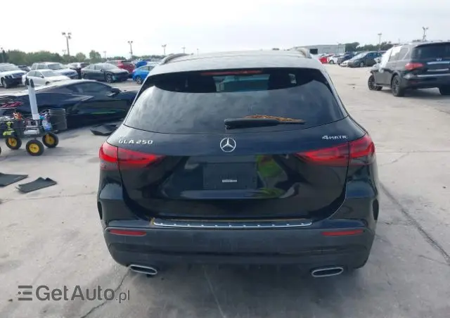 MERCEDES-BENZ GLA 250 4-Matic Progressive