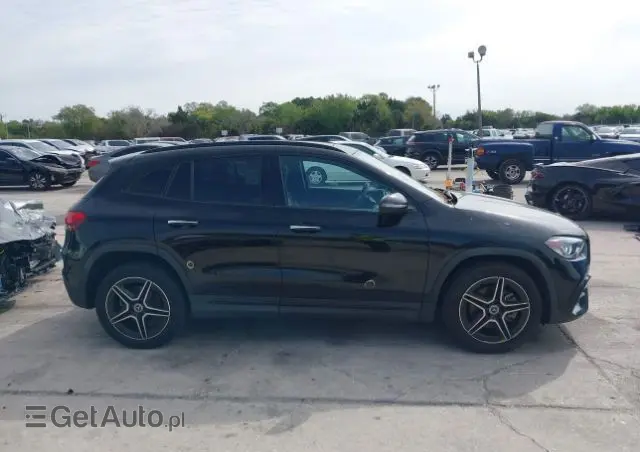 MERCEDES-BENZ GLA 250 4-Matic Progressive