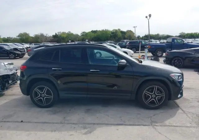 MERCEDES-BENZ GLA 250 4-Matic Progressive