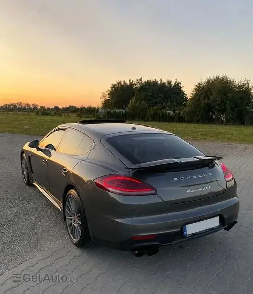 PORSCHE Panamera 