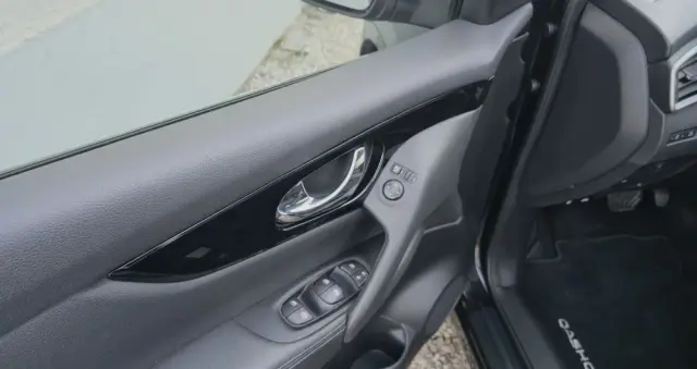 NISSAN Qashqai 1.3 DIG-T DCT N-CONNECTA