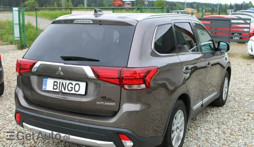 MITSUBISHI Outlander 