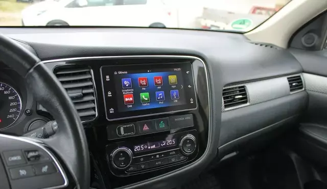 MITSUBISHI Outlander 