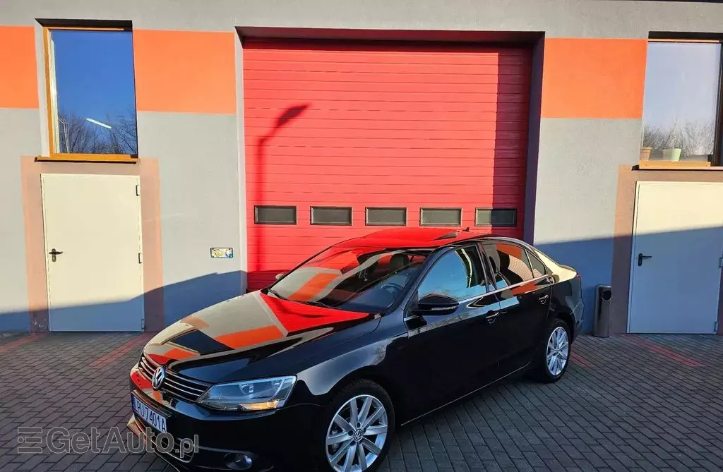 VOLKSWAGEN Jetta 